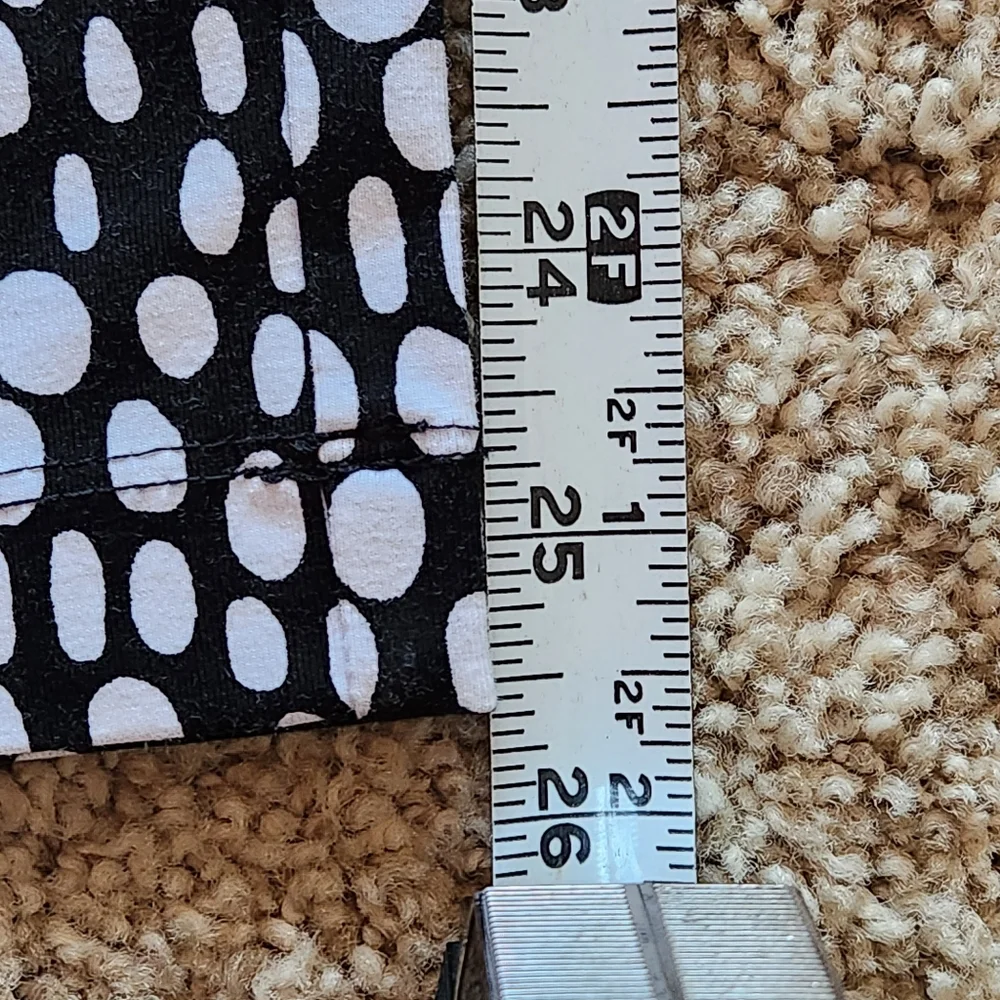 Chico's Zenery legging Size 8 or Chico's 1 Color Black with White dot pattern - Picture 8 of 16